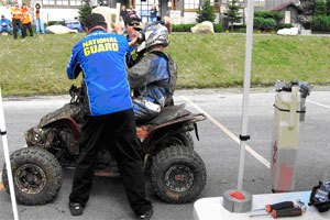 william yokley race report snowshoe gncc, Mark Notman gets some work done in the pits