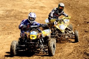 natalie earns can am s first atv mx win, Creamer and Natalie do battle in the second moto