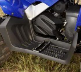 2009 yamaha atvs first look, Integrated full floorboards replace the foot pegs of the old Raptor 80