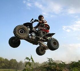 2008 yamaha yfz450 project, Jeff Vanasdal poses for the camera on the updated quad