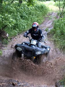 2009 polaris sportsman first look, Running in wet terrain or dry is no problem for the Sportsman XP