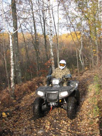 2009 polaris sportsman xp 850 550 review, Polaris Sportsman XP handles tight trails or wide corridor trails easily