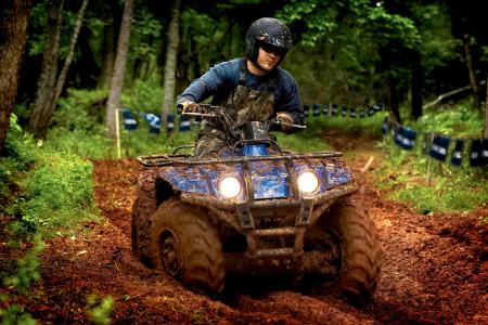 2009 yamaha big bear 400 irs 44 review, Yamaha s sealed rear disc braking system really helps this ATV stand out