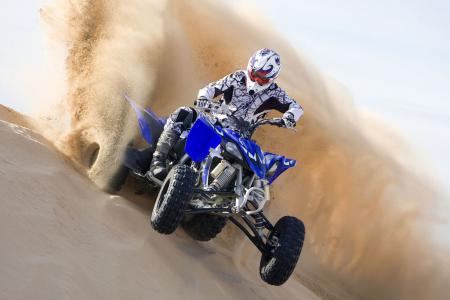2009 yamaha yfz450r review dune test, Even in its completely stock form the YFZR has plenty of power on tap for some fun dune action