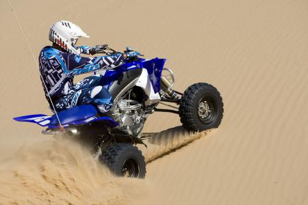 2009 yamaha yfz450r review dune test, The stock Dunlop tires had plenty of traction for any hill we tried to climb