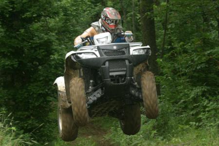 2009 suzuki kingquad 750 power steering review, Time to test out the plushness of the suspension