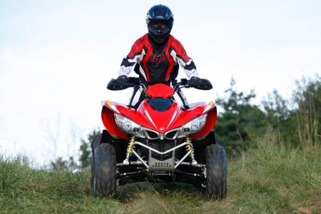 2010 kymco maxxer 375 irs 44 review, Despite its heft the Maxxer is unexpectedly easy to slide around corners