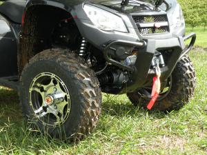 2010 kymco mxu 500 irs 44 le review, Alloy wheels and a 2 500 pound winch highlight the Limited Edition package