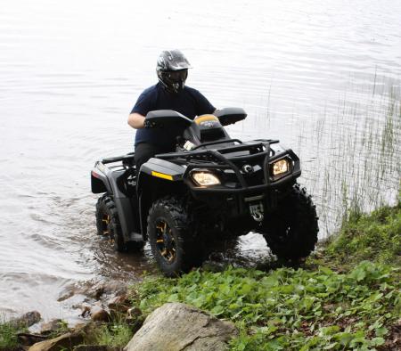 2010 can am outlander 800r efi xt p review, Brush guards on all four wheels help protect the Outlander from rocks and debris