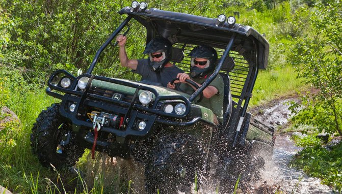 2011 John Deere Gator XUV 825i 4×4 Review