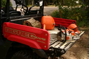 2010 honda big red muv review, Thanks to the steel cables supporting it the tailgate could easily handle the weight of a couple of chainsaws