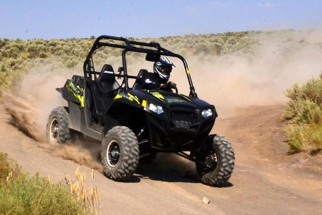 2013 can am maverick 1000r x rs vs polaris 900 rzr xp le eps video, 2013 Polaris RZR XP 900 LE Action Course