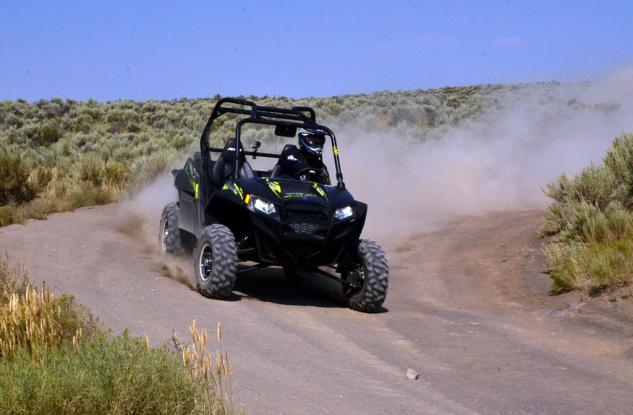 2013 can am maverick 1000r x rs vs polaris 900 rzr xp le eps video, 2013 Polaris RZR XP 900 LE Action Course