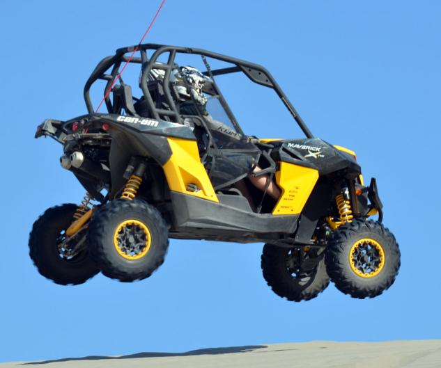 2013 can am maverick 1000r x rs vs polaris 900 rzr xp le eps video, 2013 Can Am Maverick 1000 X rs Action Jump