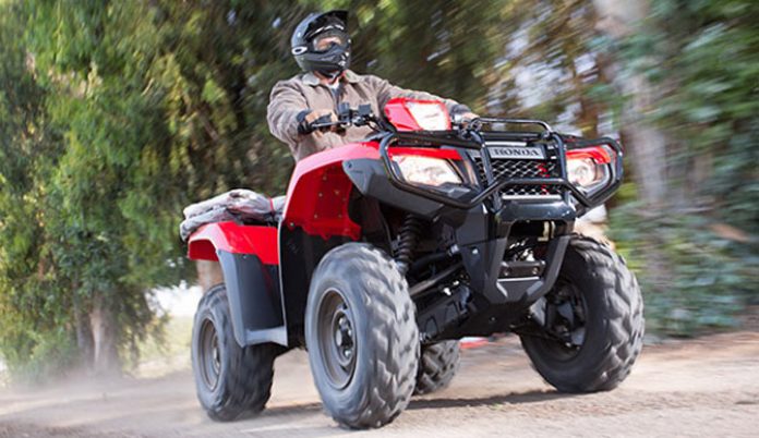 2017 suzuki kingquad 500 axi vs honda fourtrax foreman rubicon 44 by the numbers, 2017 Honda Rubicon Action