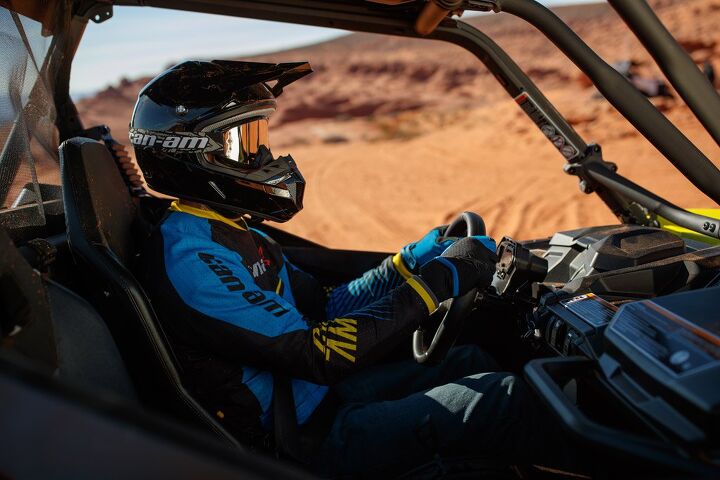 2019 can am maverick sport dps 1000r vs polaris rzr s 1000 by the numbers, 2019 Can Am Maverick Sport DPS 1000R Cockpit