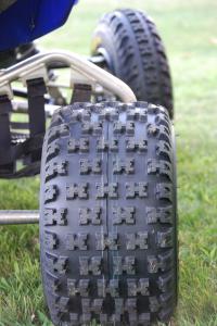 yamaha yfz450r mx project part 2, Check out the familiar rear Razr MX tread pattern