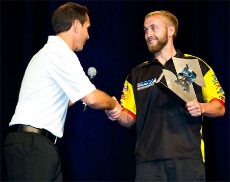 yoshimura presents josh creamer with trophy, Josh Creamer accepts the trophy