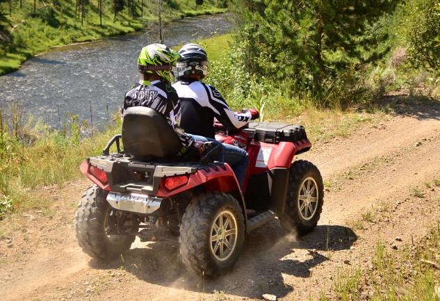 2013 polaris sportsman touring 850 eps long term review, 2013 Polaris Sportsman Touring 850 EPS Action Rear