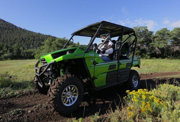 2014 kawasaki teryx4 le review, 2014 Kawasaki Teryx4 Action Left