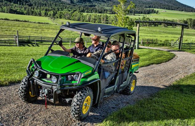 2014 john deere gator xuv lineup preview, 2014 John Deere Gator XUV 550 S4 Action