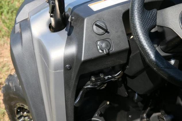 2015 kymco uxv 450i le 4x4 review, 2015 Kymco UXV 450i LE Parking Brake