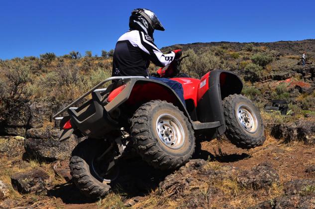 2014 honda fourtrax rincon long term review video, 2014 Honda Rincon Action Rear