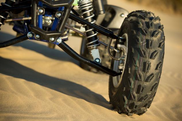 2015 yamaha raptor 700r review, Larger front tires help soak up some of the abuse doled out by gnarly whoops sections