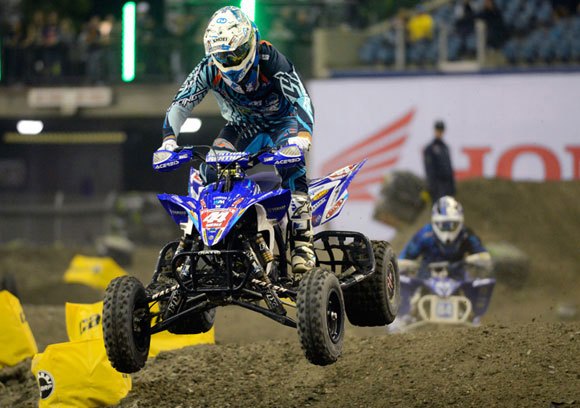 wienen motorsports expands race team for 2013, Chad Wienen and Thomas Brown do battle at Montreal Supercross