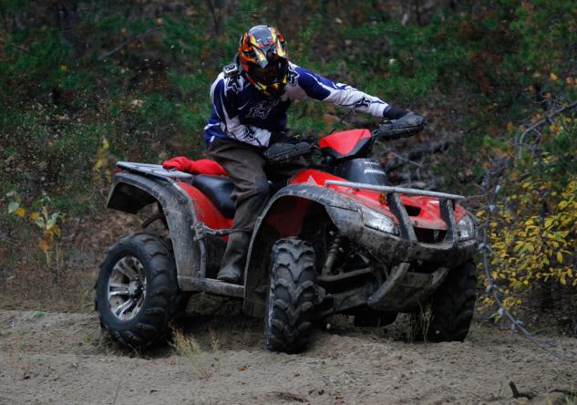 mud riding and honda atvs, Honda Rincon Cornering