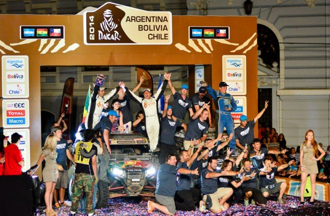 willy alcaraz pilots rzr 900 to dakar victory, Willy Alcaraz Dakar Polaris RZR Celebration