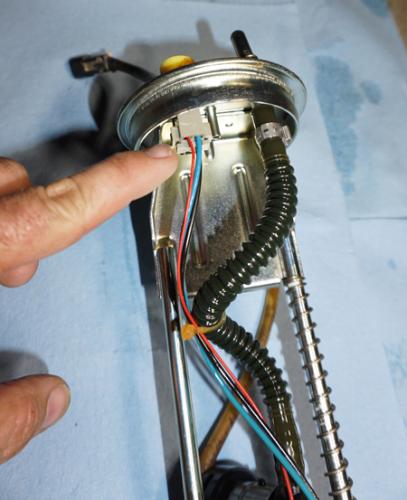 how to change your utv fuel pump, Fuel Pump Wires Plug