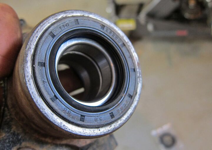 how to replace wheel hub bearings, Bearing Seal Knuckle