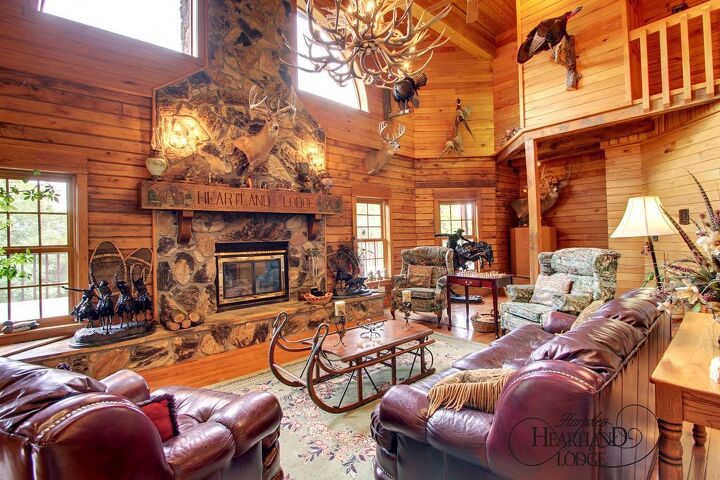 riding the illinois countryside at harpole s heartland lodge, Heartland Lodge Great Room