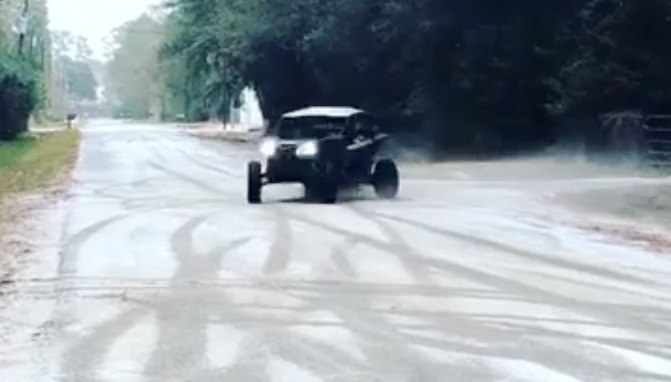 this guy is doing ken block level donuts in his maverick x3 video