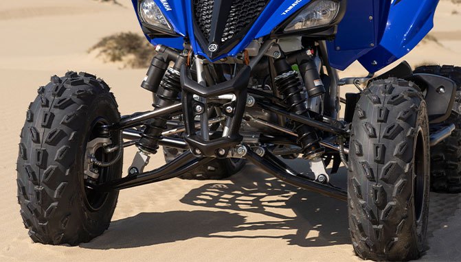 yamaha sport atv shootout yfz450r vs raptor 700r, yamaha sport atv raptor 700r front end closeup