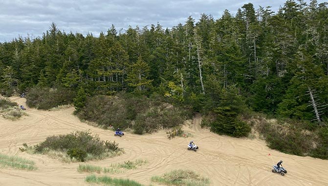 yamaha sport atv shootout yfz450r vs raptor 700r, yamaha sport atv intro ATVs riding through trees