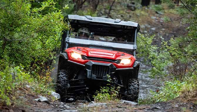 honda s pioneer 1000 6 deluxe crew the new king of crews, Honda Pioneer 1000 6 Deluxe Crew climbing muddy hill