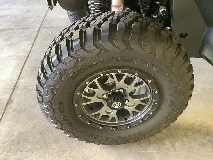 only 190 miles power steering moose wheels 28 bf goodrich mud terrain tires