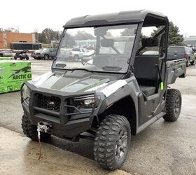 new this one has the factory installed adventure kit on it 4500 lb warn winch