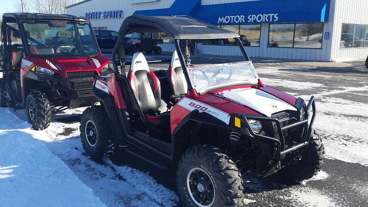 good used rzr 800 s in rally red this unit has 1 2 windshield roof rear view