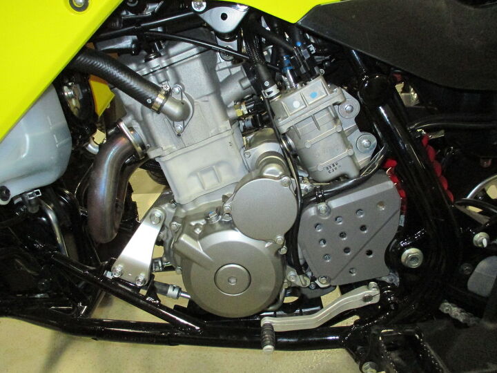 the 2013 quadsport z400 features suzuki s fuel injection system that provides a