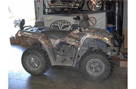 this 400 has a front rear bumper warn 2500lb winch a kolpin gun holder