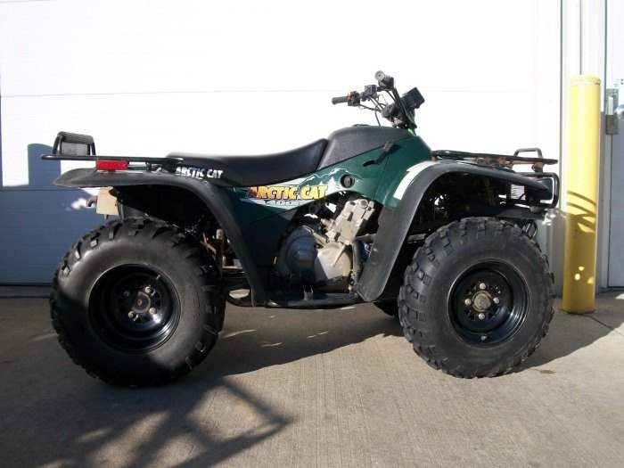 green 400 4x4 call for details ready to sell
