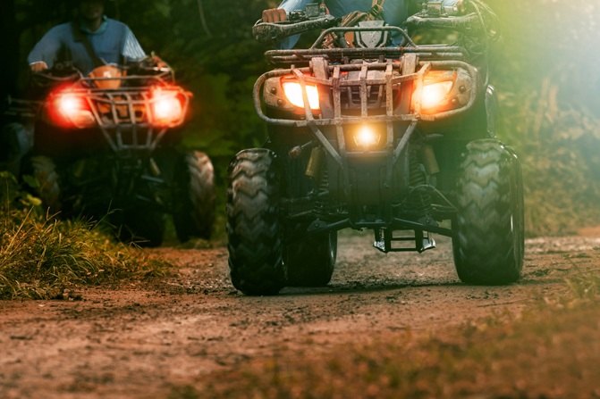 how to break in your atv belt, A pair of ATVs on the trail