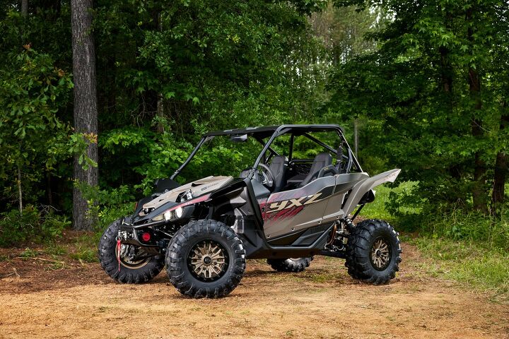 Want something more than just the basics? The XT-R model of the YXZ 1000R SS comes with a great list of factory add-ons that you're sure to appreciate.