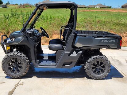 Like New 2023 Can-Am Defender XT HD9