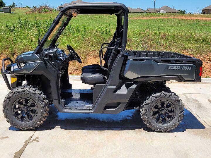 like new 2023 can am defender xt hd9