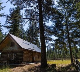 One of the more modest accommodations at Alpine Falls Ranch is this beautiful log cabin that can sleep two couples and even has an indoor sauna to sweat in after a long day. Photo Credit: WESTx1000